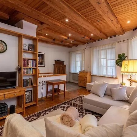 Vintage Old Town Apartman
